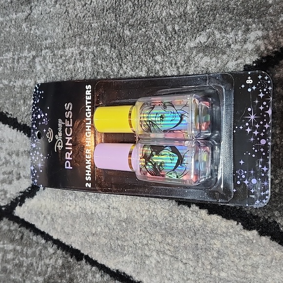 DISNEY PRINCESS SHIMMER LIP GLOSS MOLDED SHAPED LIP BALM NAIL-SET SHAKER… - Picture 5 of 15